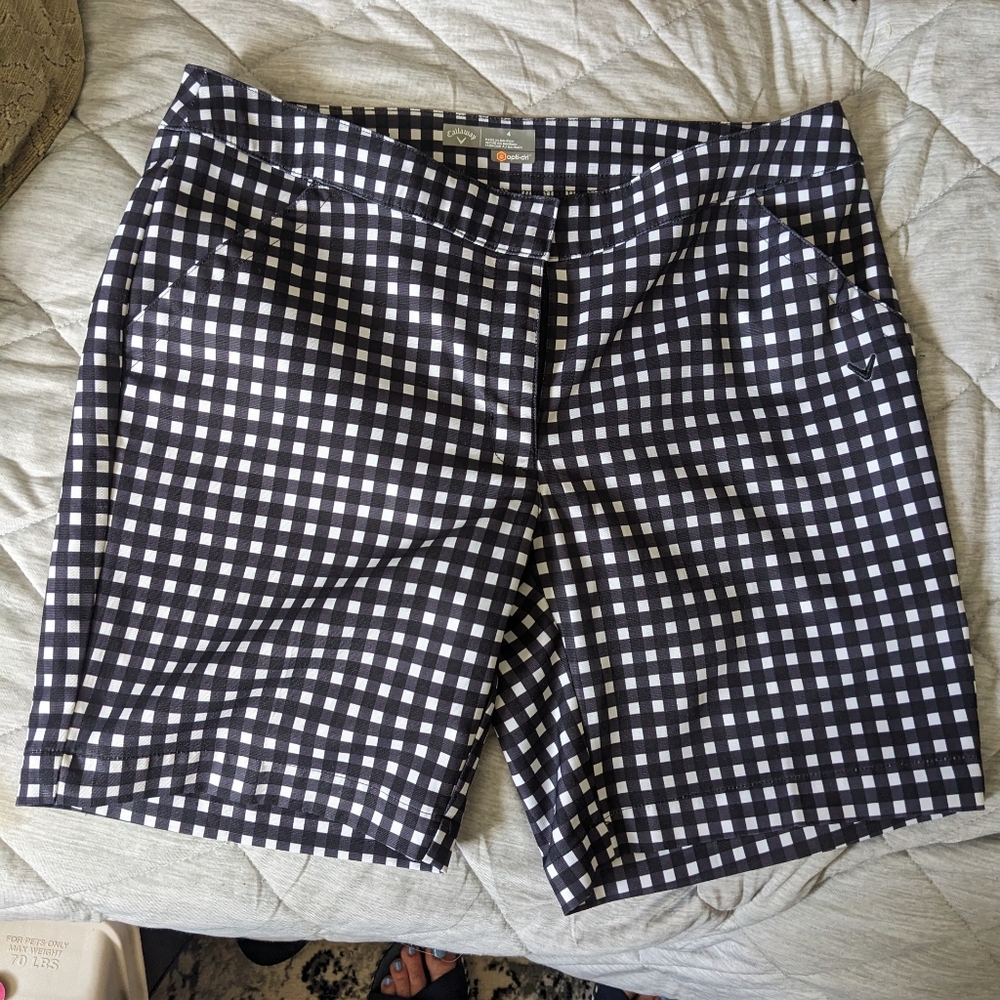 Callaway shorts size 4 navy blue and white.